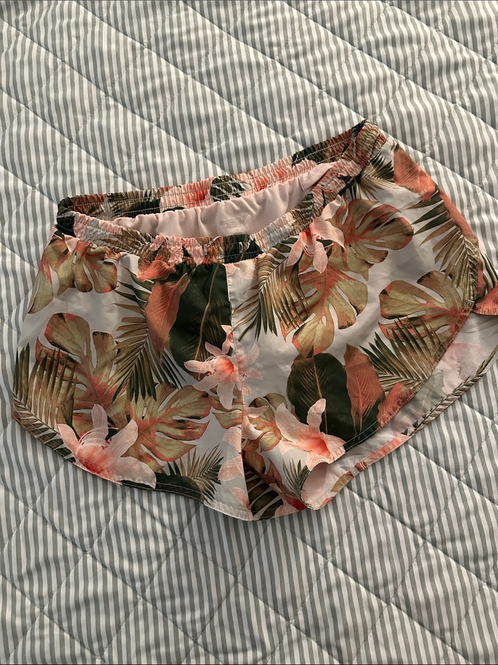 Old Navy Active- Tropical Floral Women’s Elastic Waist Shorts - Pink & Green